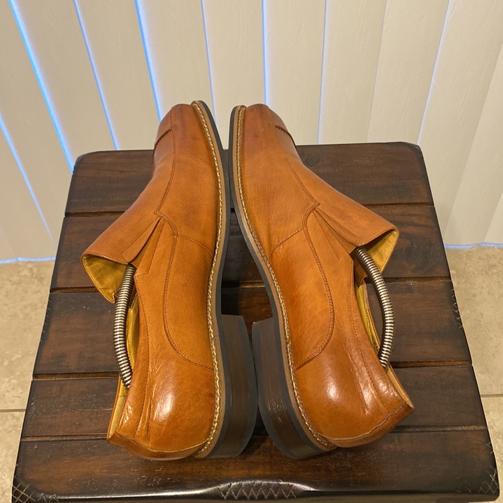 Mens brown leather loafers with shoe stretcher included - Picture 8 of 11